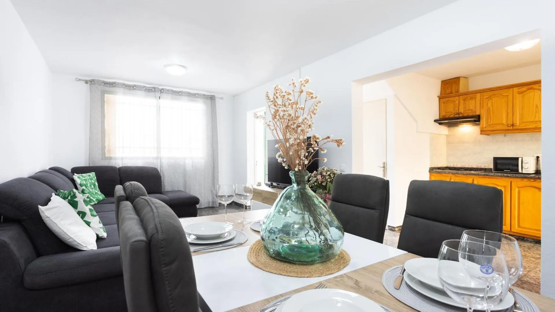 Tenohomes Cozy Family Home With Solarium & Terrace Buenavista Del Norte 0*,  Spagna